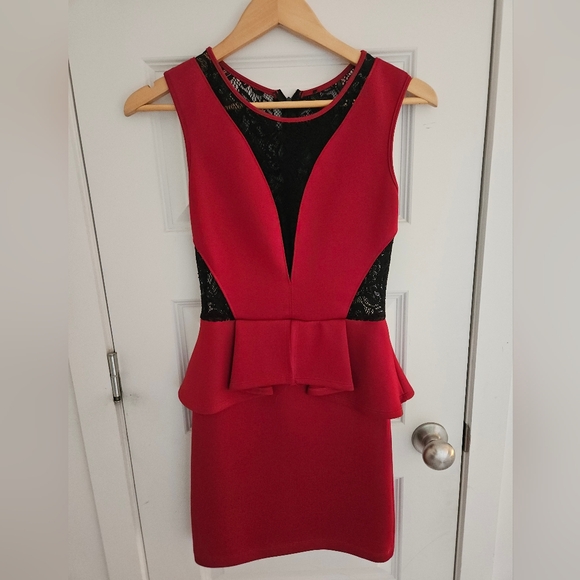 Red and Black Lace Short Dress size Medium - Picture 1 of 4